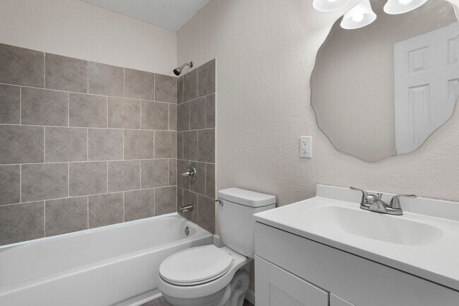 Building Photo - Beautiful home in Moss Point