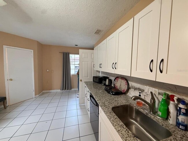 Building Photo - 7326 Lake Floy Cir