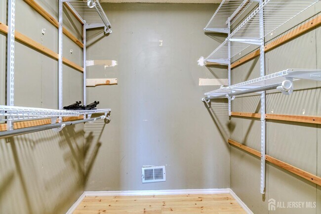 Building Photo - 20 Pembrook Ave