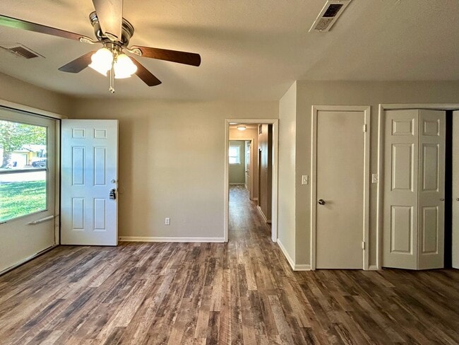 Building Photo - 3 Bedroom on S Glenn, Wichita KS!