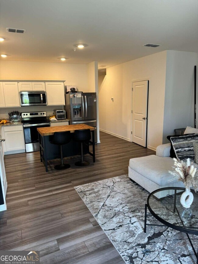 Building Photo - 536 Magnolia Cir