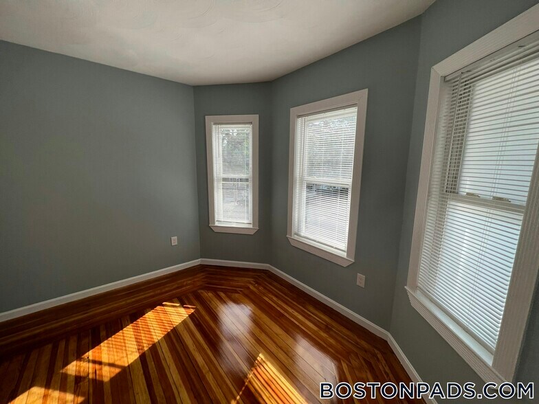 Building Photo - 33 Hancock St