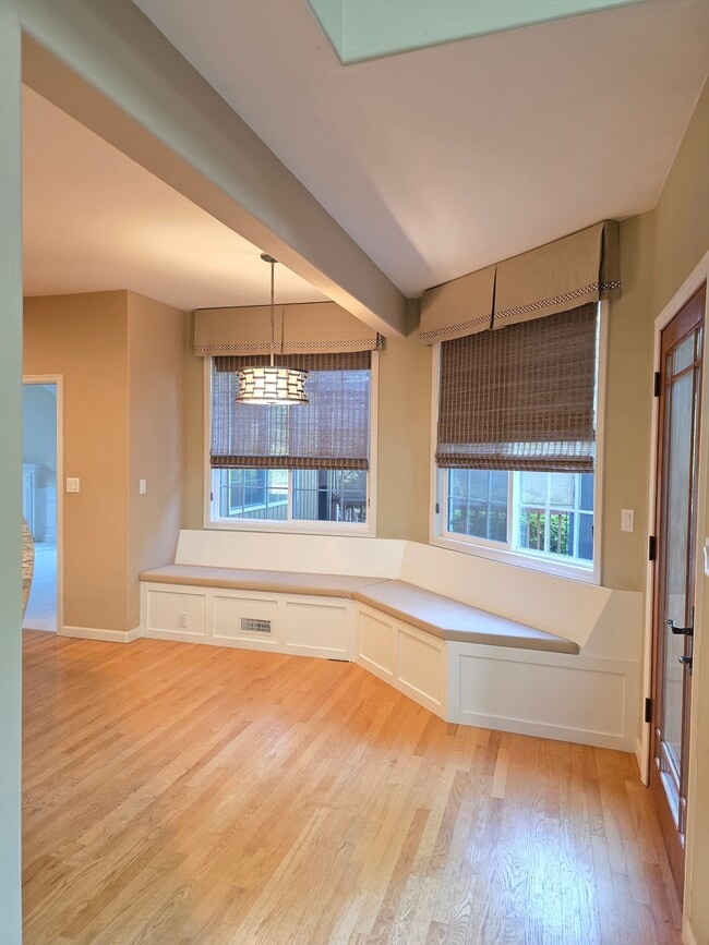 Building Photo - 15824 SE 59th Pl