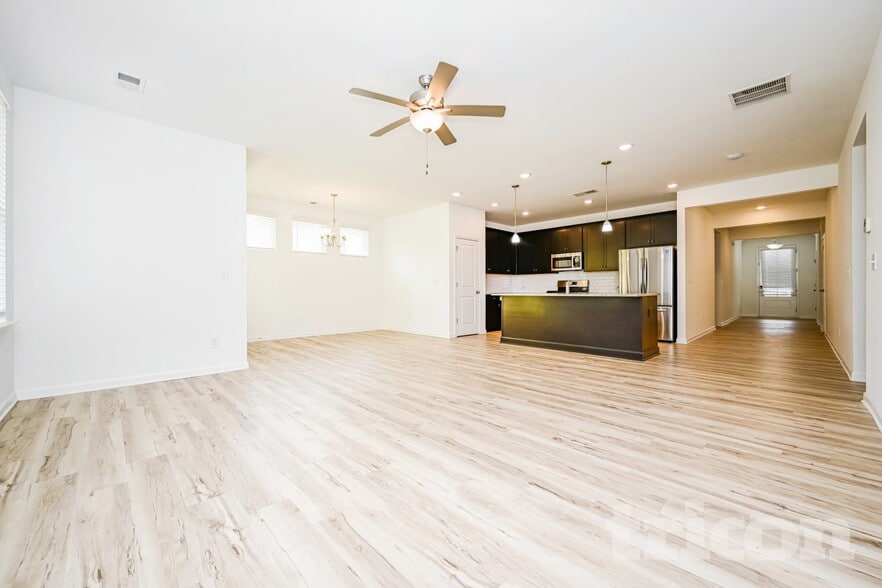 Building Photo - 424 Freeport Wy