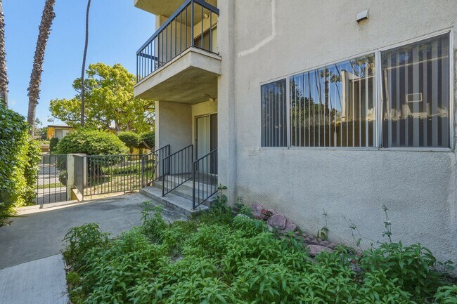 Building Photo - FIRST FLOOR 2BR + 2BA CONDO IN PASADENA!