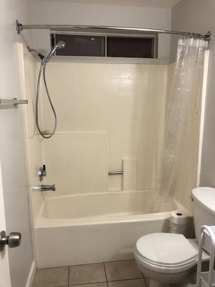 Building Photo - 2507 E 15th St