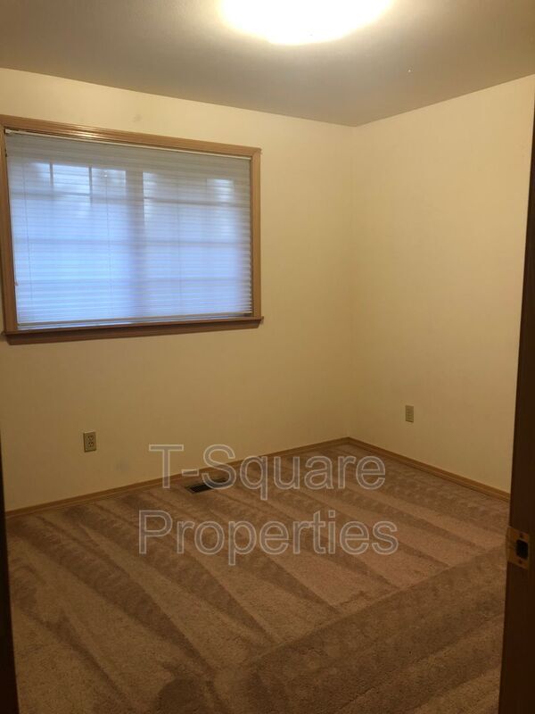 Building Photo - 5203 63rd Dr NE