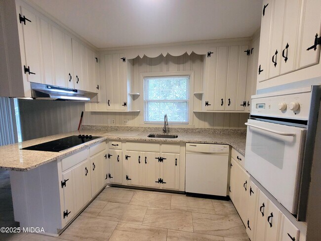 Building Photo - 2989 King Alfred Dr