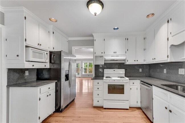 Building Photo - 1427 Old Virginia Ct SE