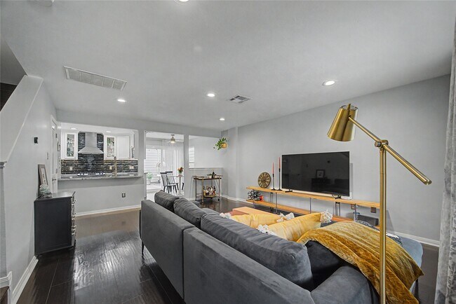 Building Photo - 1104 Buckner St