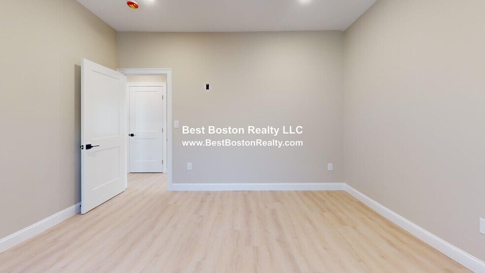 Building Photo - 231 Highland Ave