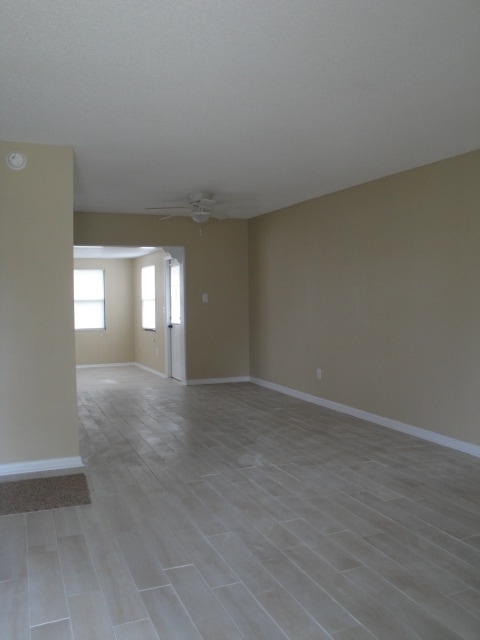 Building Photo - CLOSE TO SHOPPING AND SCHOOLS AVAIL OCTOBER 2nd