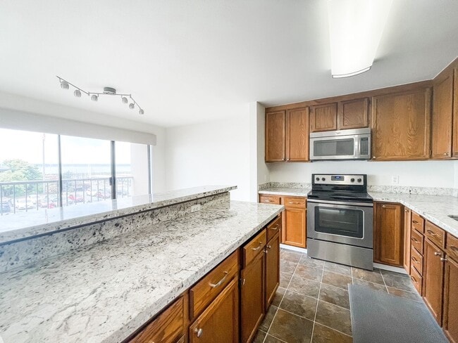 Building Photo - MARINER MANOR IS A PEACEFUL SOUND VIEW CONDO