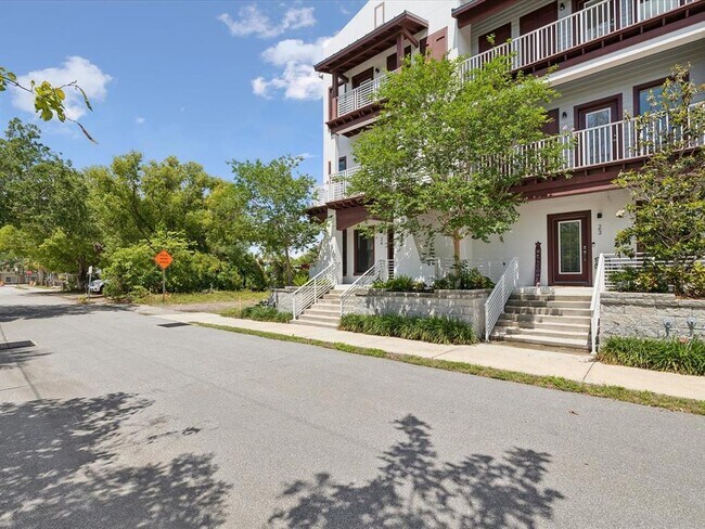 Building Photo - 946 Highland Ave