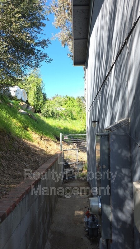 Building Photo - 33361 Gisborne St