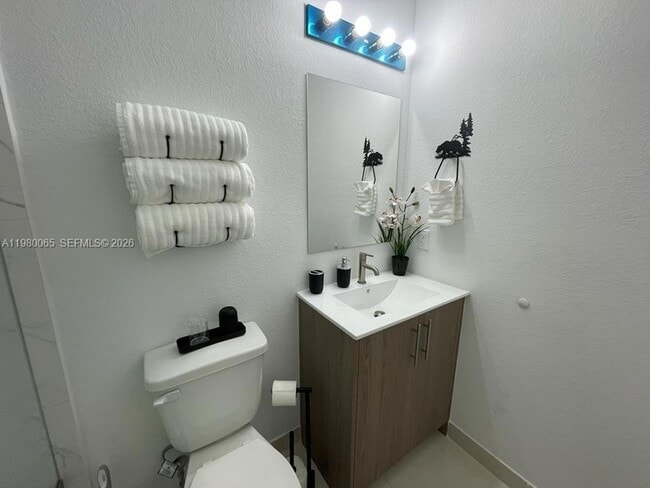 Building Photo - 302 NW 11th Ct