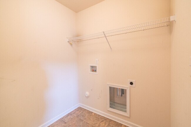 Building Photo - Spacious 4-Bedroom Home with Sunroom, Deck...