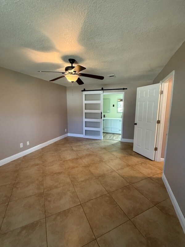 Building Photo - 3 Bedroom Oasis