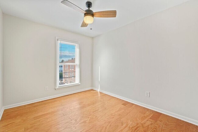 Building Photo - 44 Saratoga Ave