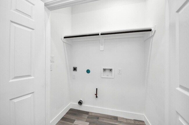 Building Photo - 7502 Sandle St