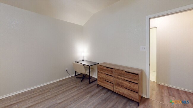 Building Photo - 2703 Tara Dr