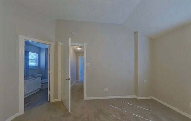 Building Photo - MOVE IN READY