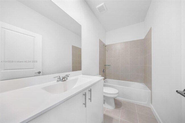 Building Photo - 2751 SE 25th Ave