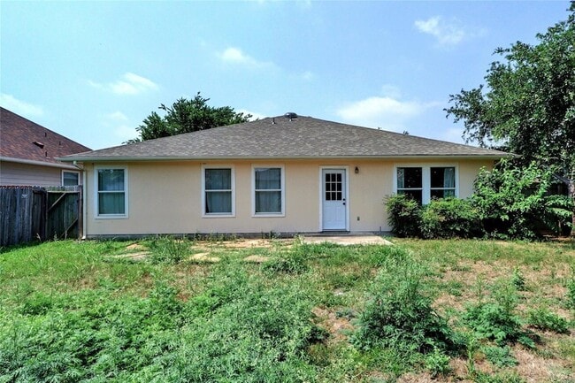 Building Photo - 136 Holmstrom St