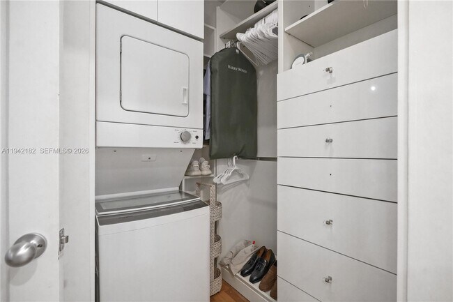 Building Photo - 750 Española Wy