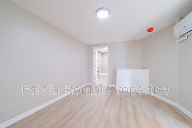 Building Photo - 115 N Delancy Pl