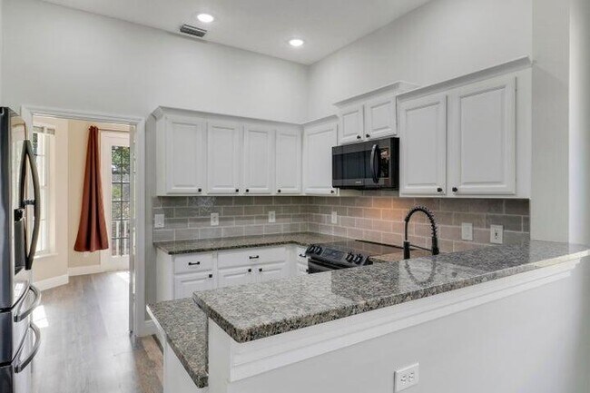 Building Photo - 3033 SE Brierwood Pl