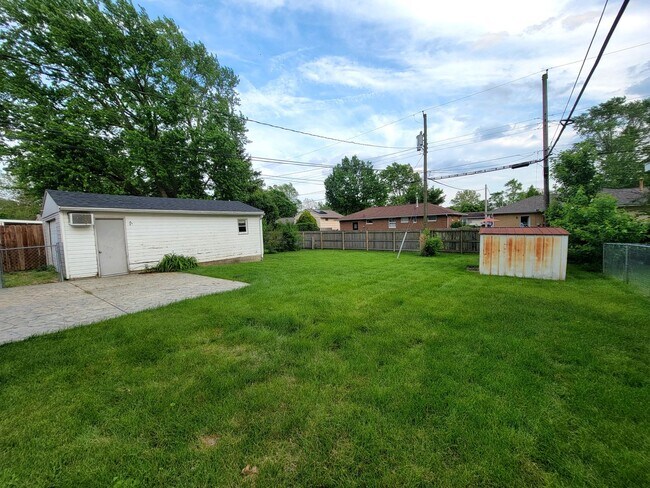 Building Photo - Fully Renovated 3 Bed Home in Southwest Champaign