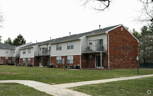 Carriage Run Apartments Townhomes Somerset Nj Apartment Finder