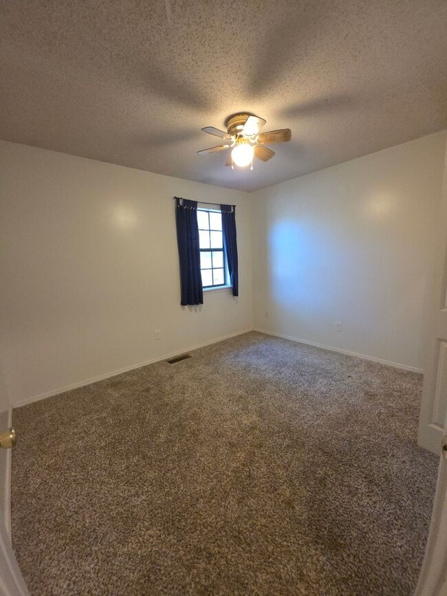 Building Photo - 408 Austin Cir