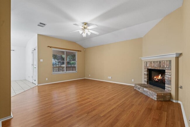 Building Photo - 2100 Desco Dr