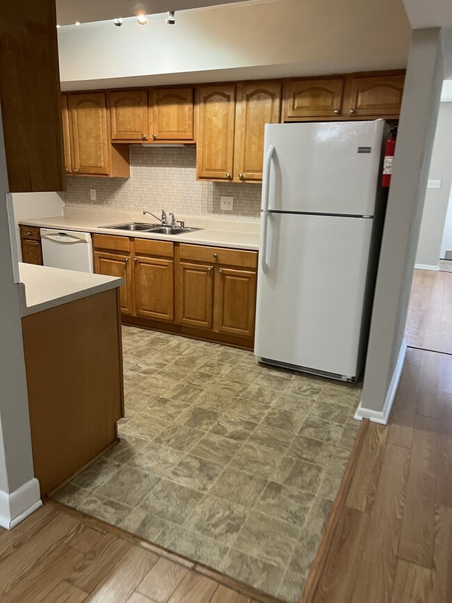 Building Photo - 5758 E Hastings Arch