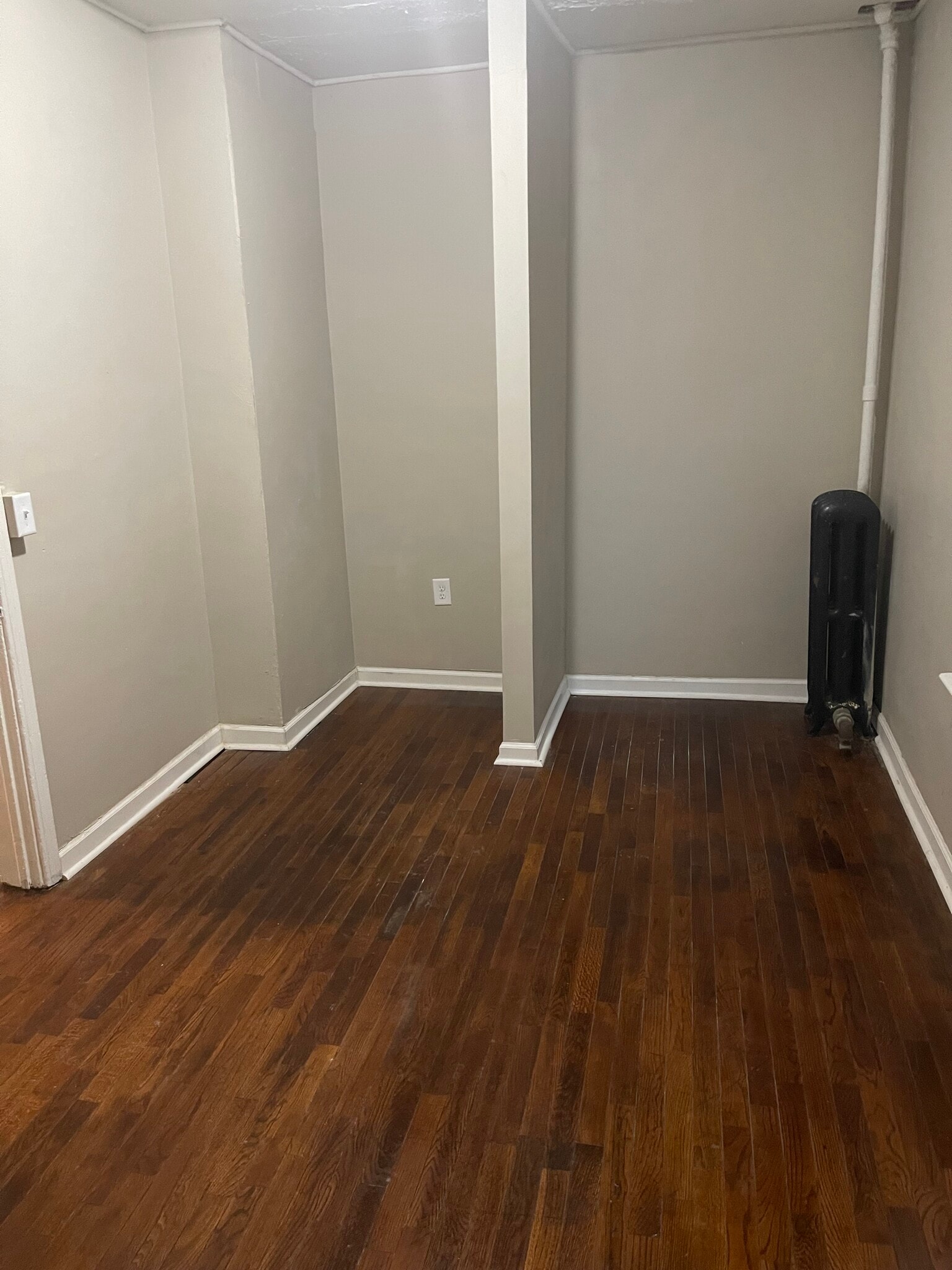 Building Photo - 836 N Larch St