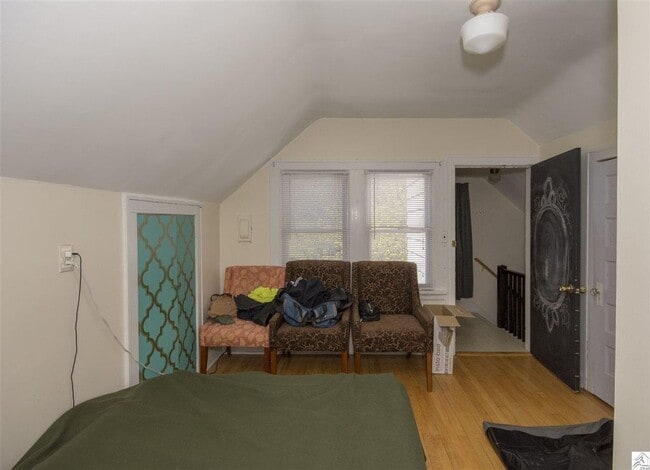 Building Photo - AVAILABLE JUNE 1ST- Terrific 3 Bed 2 Bath w/ Lake Views