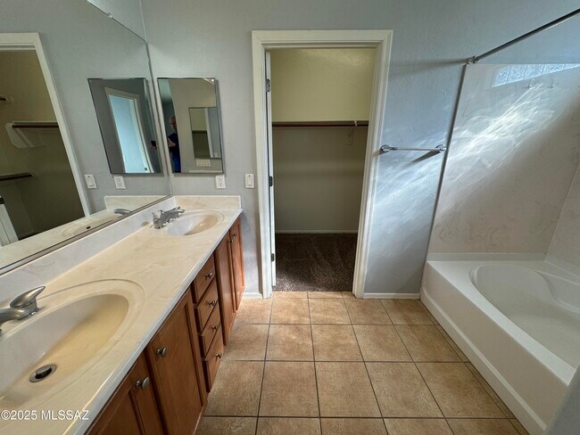 Building Photo - 6590 E Cooperstown Dr