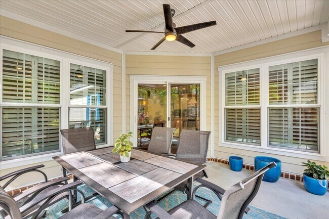 Building Photo - Gorgeous 4 Bed/2.5 Bath in Waterways Township!