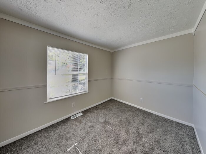 Building Photo - 83 N Wagon Rd