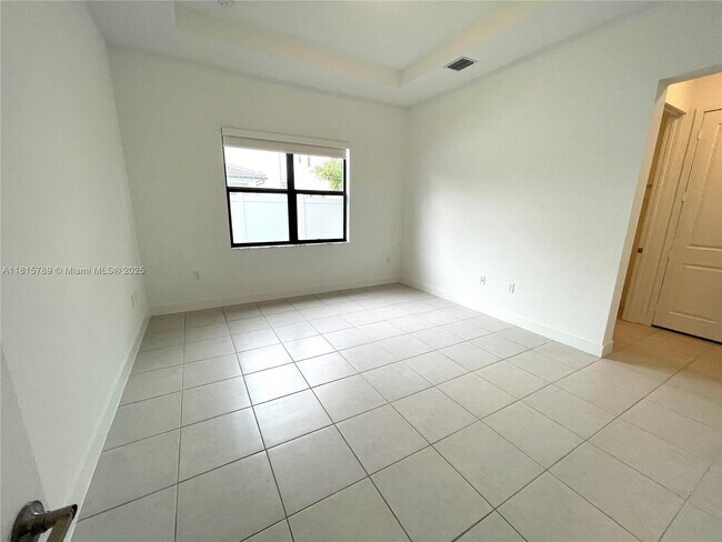 Building Photo - 4506 SW 174th Ave