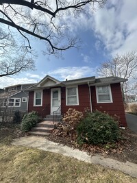 Building Photo - 455 Peart Ave