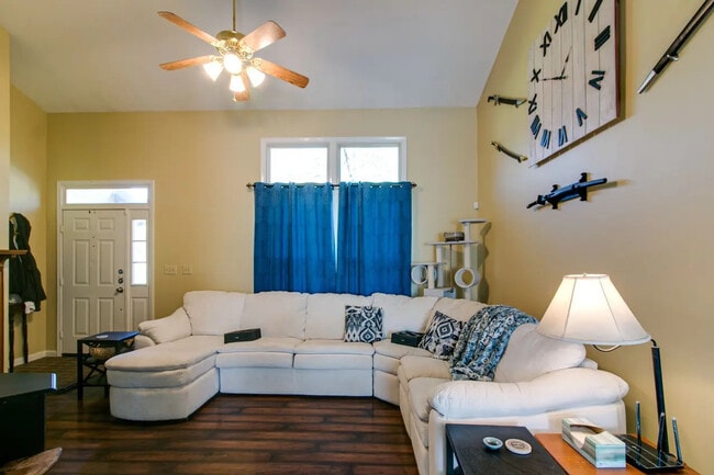 Building Photo - 1122 Rosebrook Dr