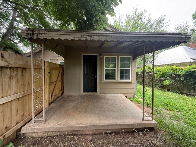 Building Photo - Tulsa: 3 bedroom house On A Private Road