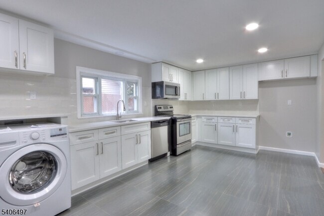 Building Photo - 109 Division Ave