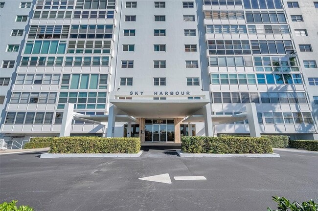 Building Photo - 7200 Sunshine Skyway Ln S