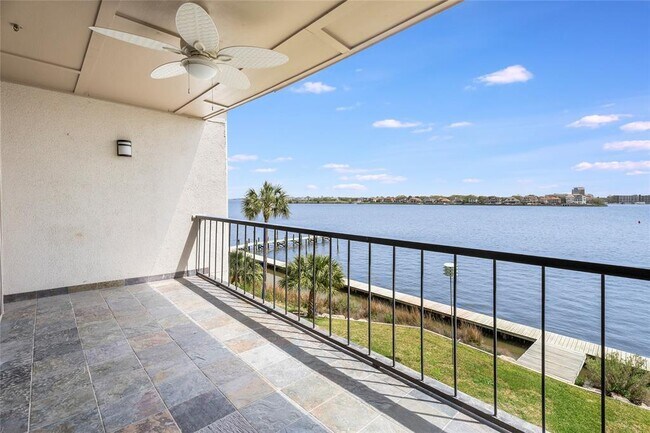 Building Photo - 401 Lakeside Ln