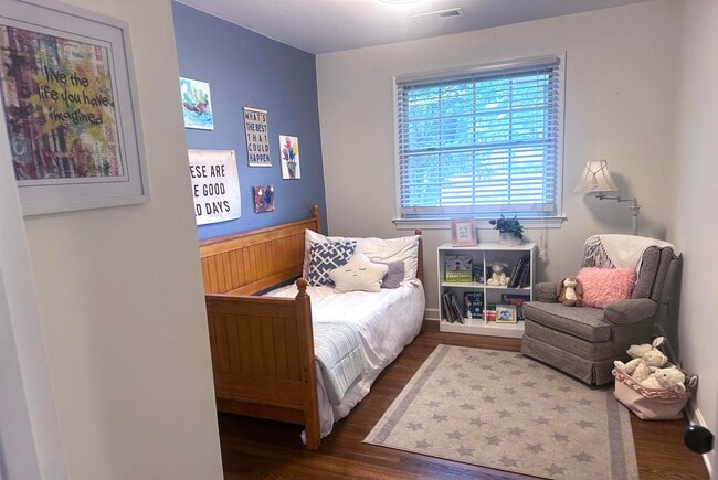 Building Photo - 3815 Montclair Dr