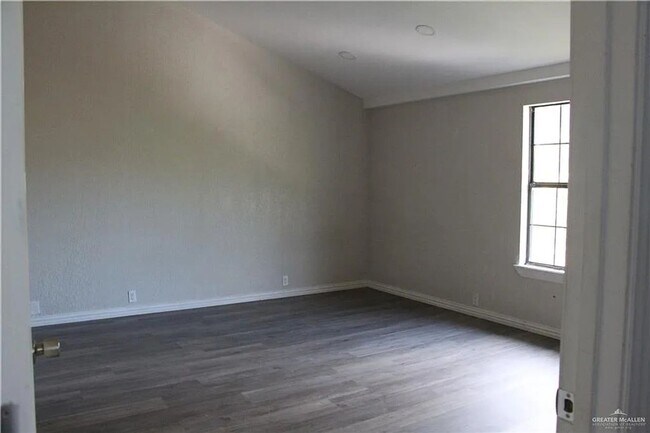 Building Photo - Spacious 3BR House in McAllen